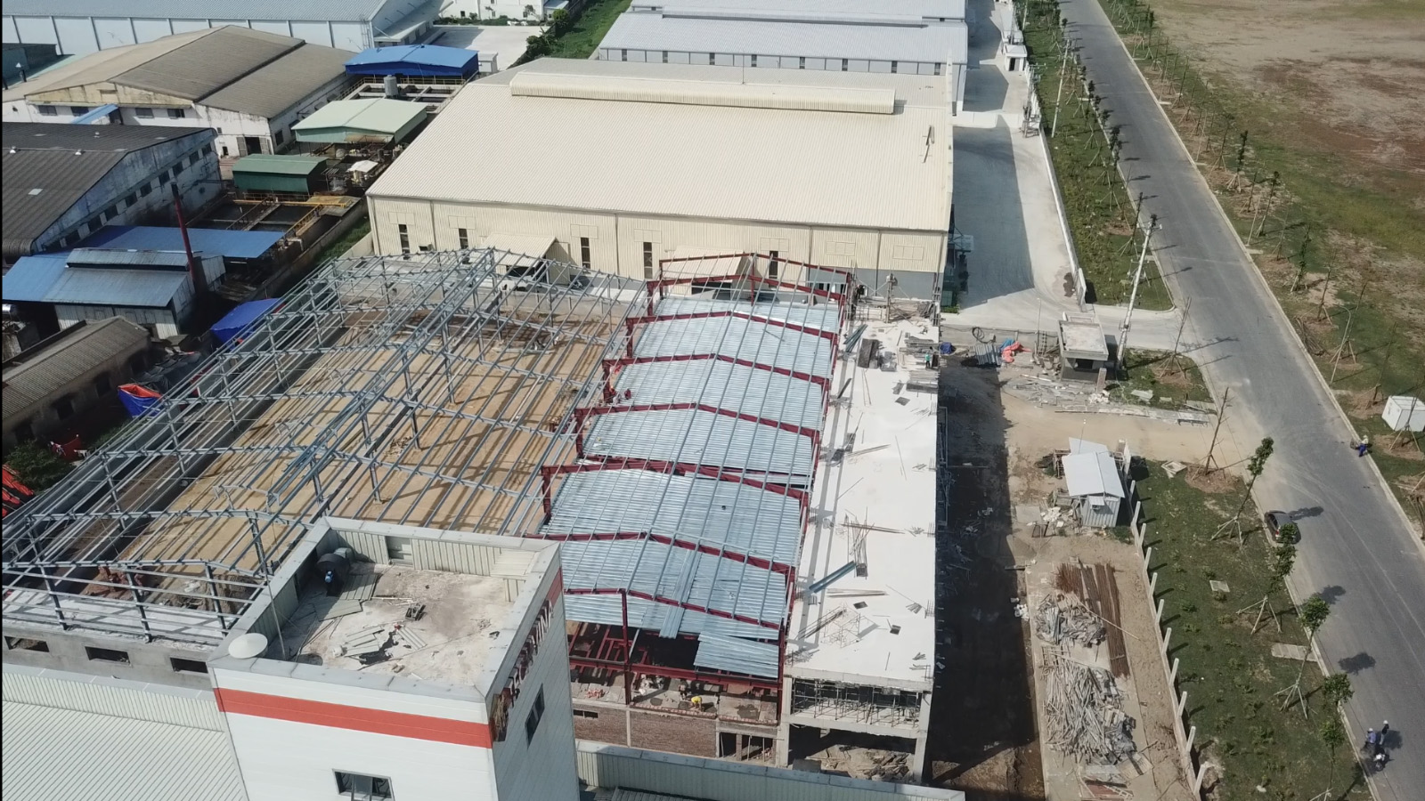 NHÀ MÁY SẢN XUẤT KHUÔN MẪU LINH KIỆN NHỰA VÀ KIM LOẠI 2M