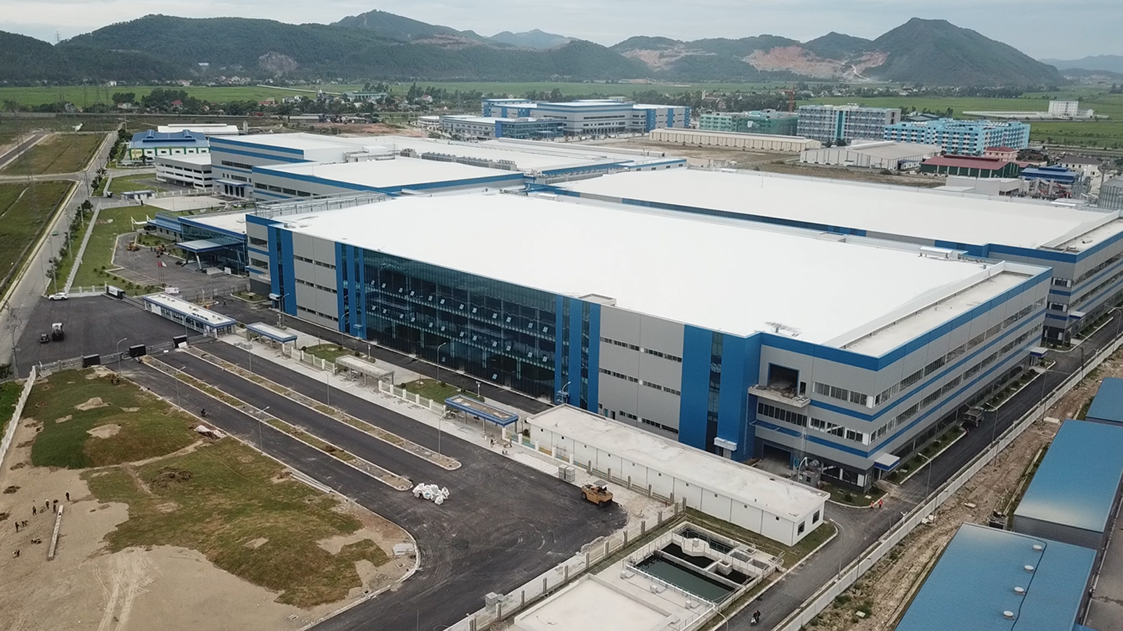 NHÀ MÁY LUXSHARE ICT  NGHỆ AN.