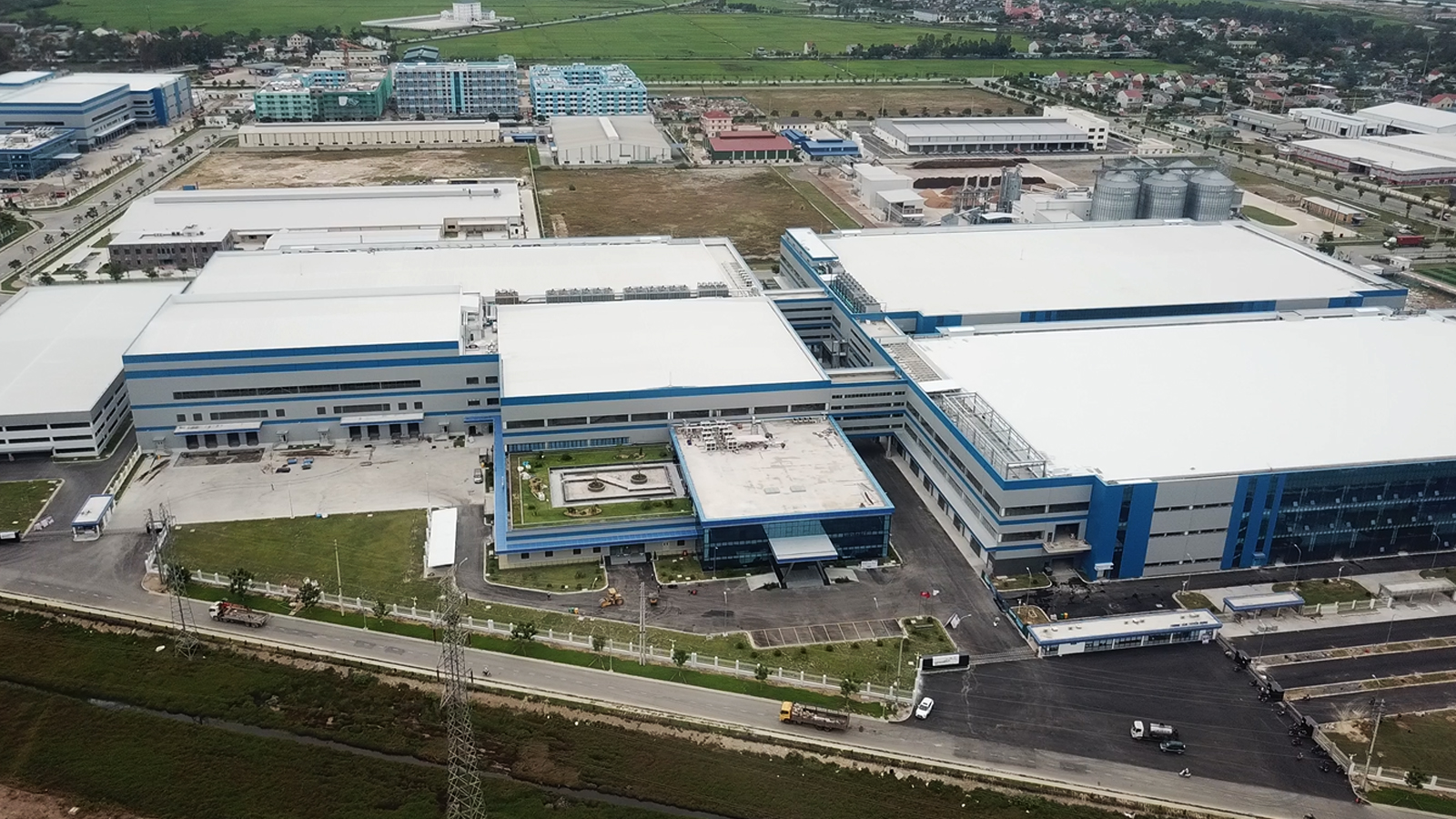 NHÀ MÁY LUXSHARE ICT  NGHỆ AN.