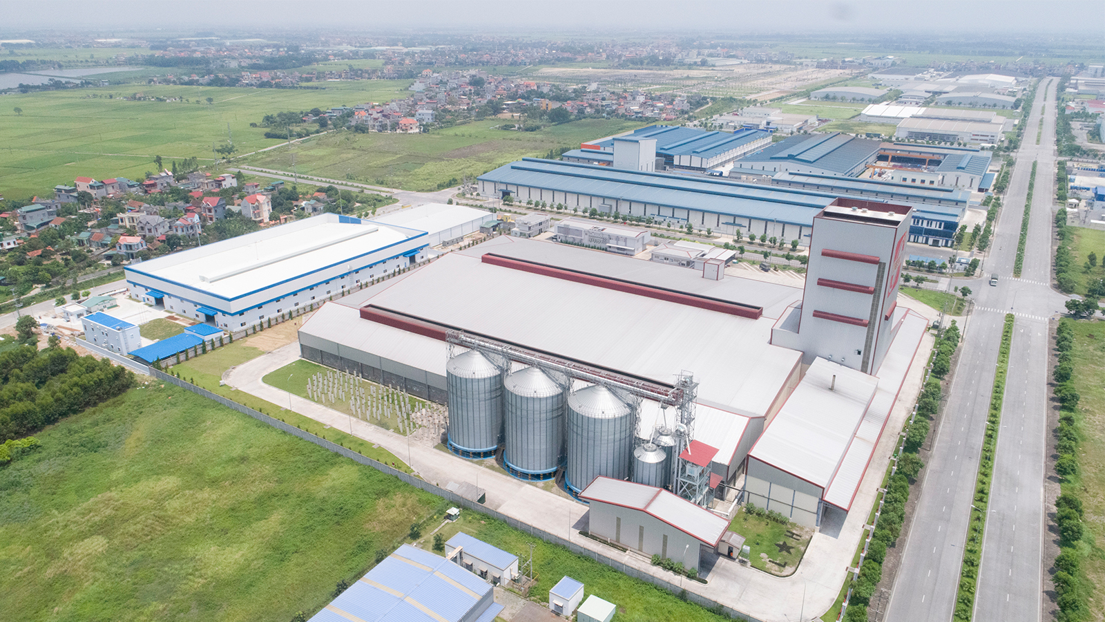 NHÀ MÁY THỨC ĂN CHĂN NUÔI CAO CẤP EMIVEST 