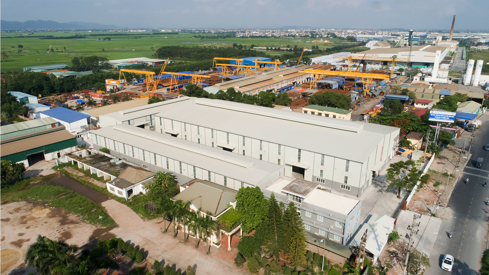 NHÀ MÁY ĐIỆN TỬ MINH HUY