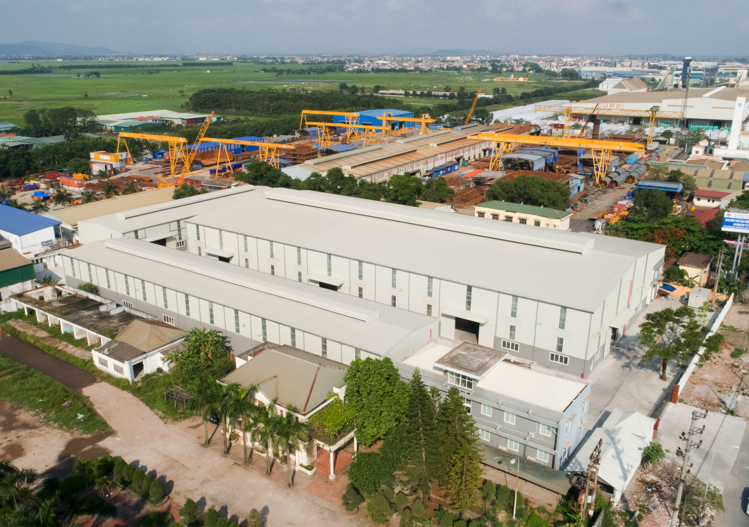 NHÀ MÁY ĐIỆN TỬ MINH HUY